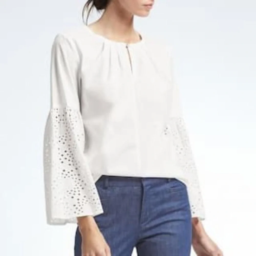 BANANA REPUBLIC Blouse White Eyelet Lace Bell Sleeves size XS - Picture 1 of 10